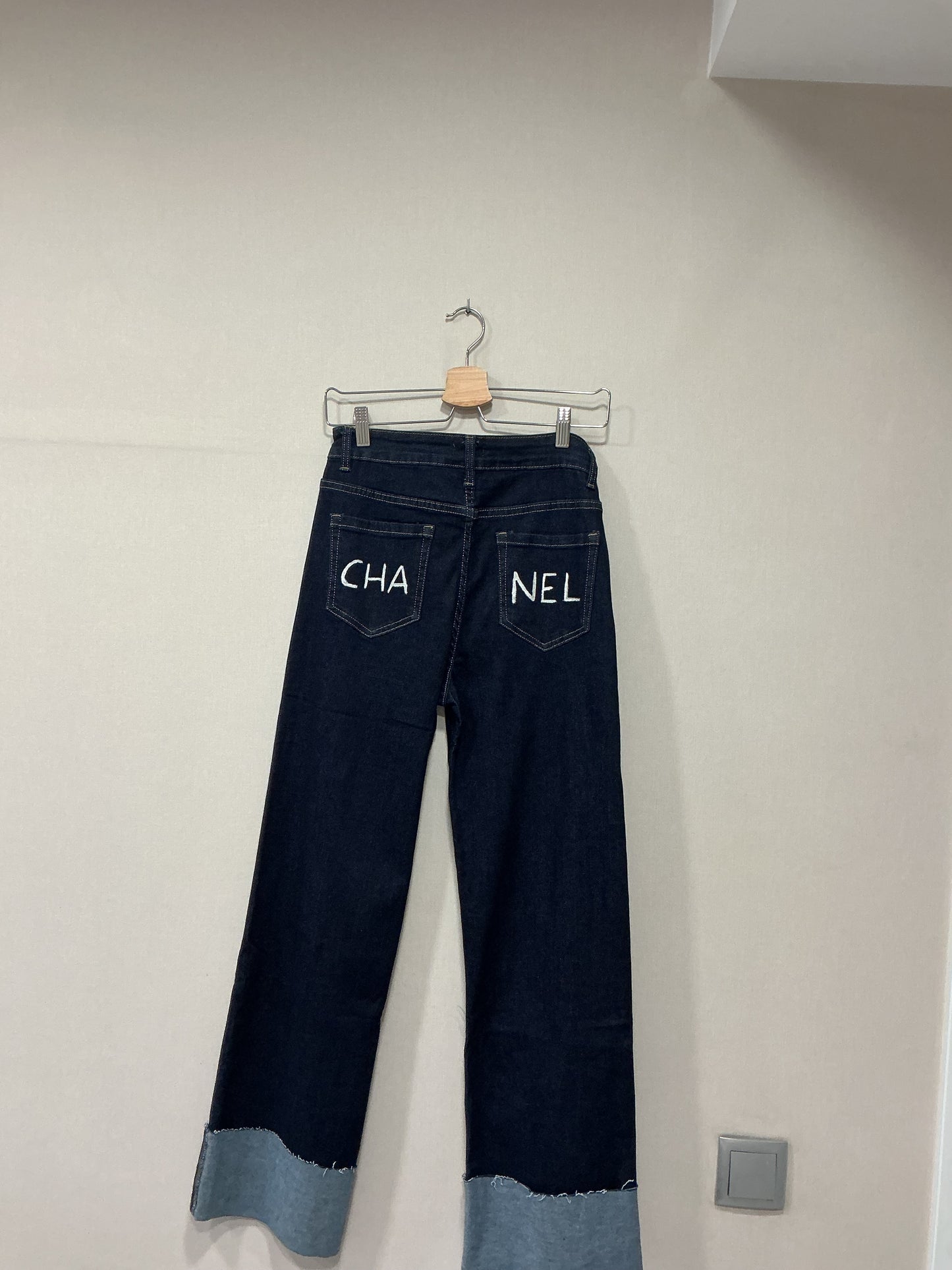 Pantalón Denim logos